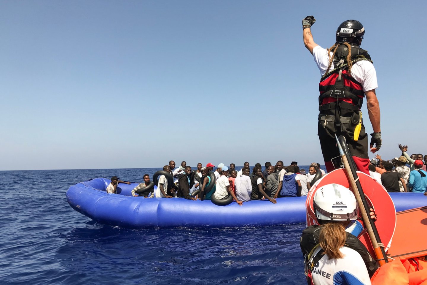  Italijos pakrančių apsaugos tarnyba pranešė atšaukianti planus nuplukdyti 180 Viduržemio jūroje išgelbėtų migrantų į Maltą. Vietoje to, migrantai naktį į trečiadienį buvo išlaipinti Italijos Lampedūzos uoste.<br>AFP/Scanpix nuotr. 