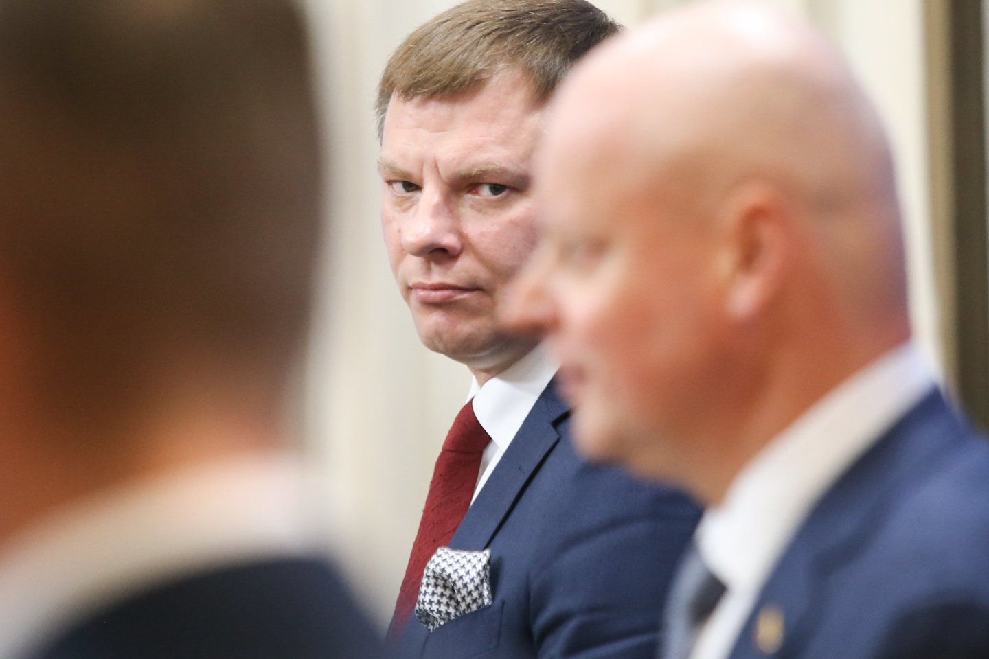 Premjeras Saulius Skvernelis sako, kad Vyriausybė pritars Seime registruotiems valdančiųjų pasiūlymams apmokestinti bankų turtą ir didžiuosius prekybos centrus. Pajamos iš šių mokesčių jau įtrauktos į 2020 metų valstybės biudžeto projektą.<br> R.Danisevičiaus nuotr.