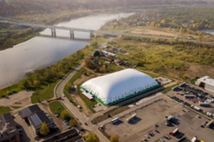 Apleistą stadioną Kaune keičia įspūdingas futbolo maniežas