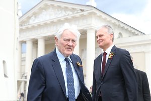 V. Adamkus nesiryžo vertinti G. Nausėdos 100 dienų darbo