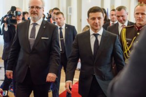 V. Zelenskis per vizitą Rygoje dėkojo latviams už palaikymą Ukrainai