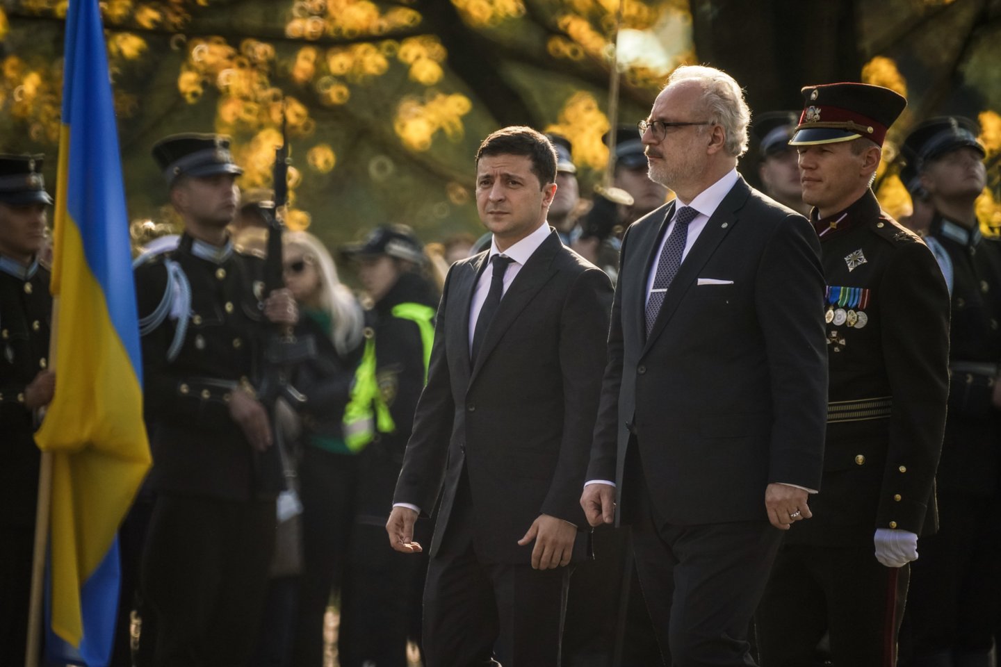   Ukrainos prezidentas V.Zelenskis ir Latvijos vadovas E.Levitas (dešinėje). <br> Sputnik/Scanpix nuotr.