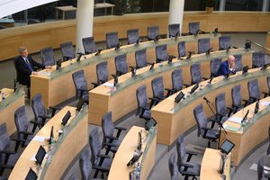 R. Karbauskiui dėl V. Pranckiečio pakluso ne visi: trys salės nepalikę valdantieji paaiškino priežastis