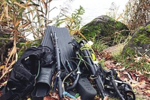 Prožektorių šviesas prie Sartų ežero pamatę žmonės abejingi neliko: vyrai žuvis gaudė šautuvais