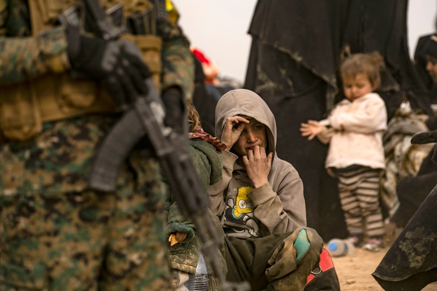  Savaitę trunkanti Sirijos karinė operacija prieš kurdus Šiaurės rytų Sirijoje privertė iš savo namų bėgti daugiau nei 300 tūkst. žmonių, teigia karo stebėsenos organizacija.<br>AFP/Scanpix nuotr.