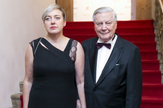 Garsų našlį Raimundą Mieželį guodžia perpus jaunesnė draugė