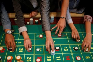 Seimas svarstys prezidento siūlymą nesusijusias su darbo santykiais pajamas apmokestinti 20 proc.