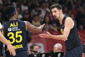 Eurolygos mūšyje „Fenerbahce“ N. De Colo pastangomis pranoko „Baskonia“ komandą 