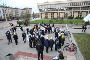 Neapsikentę onkologiniai ligoniai nutarė nebetylėti: prie Seimo surengė mitingą
