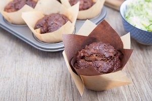 Šokoladiniai cukinijų keksiukai tiks ir pusryčiams, ir desertui