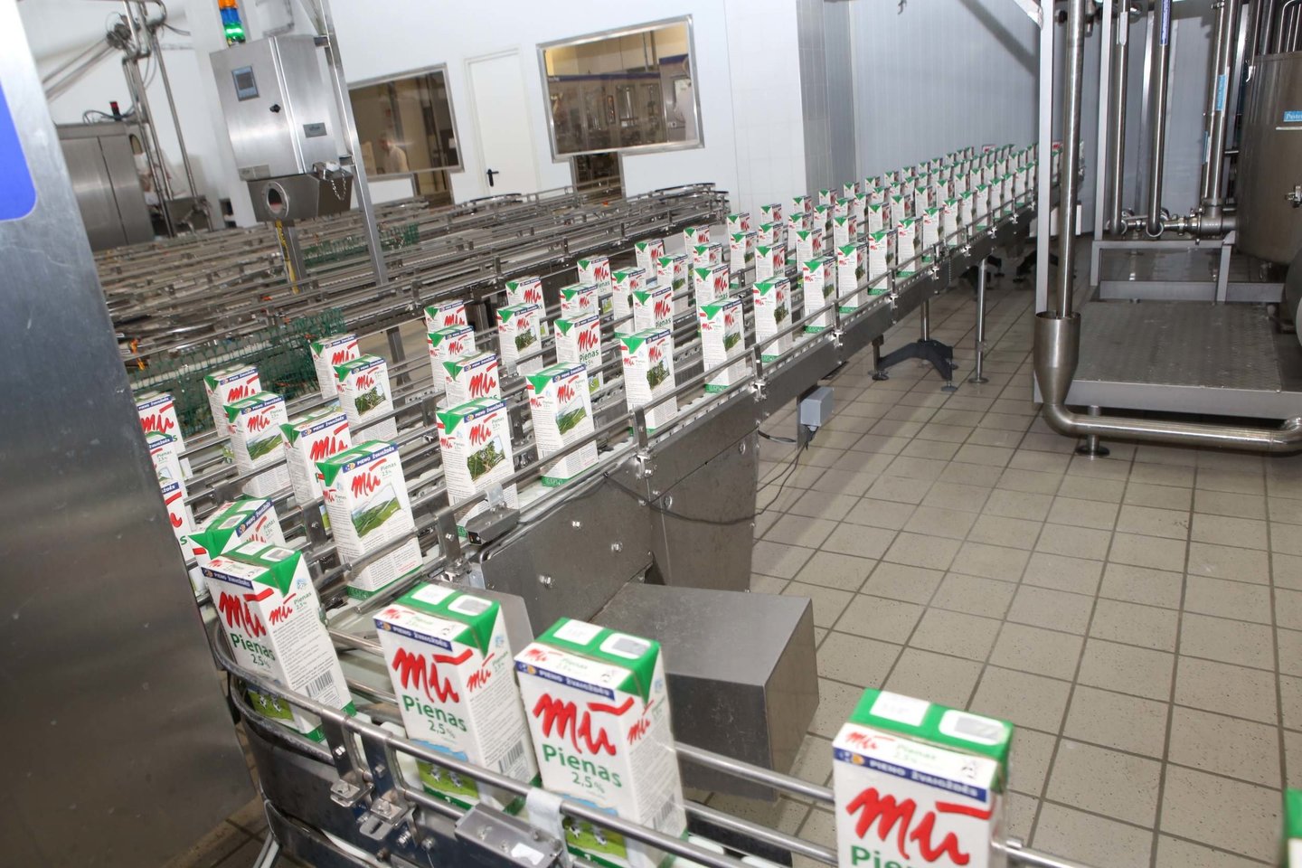 Lietuvos pieno perdirbėjai teigia jau spėję pajusti nuo penktadienio didėjančių  muitų produktams, eksportuojamiems iš Europos Sąjungos (ES) į Jungtines valstijas (JAV), poveikį, rašo portalas lrt.lt.<br>M.Patašiaus nuotr.
