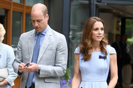 Princas Williamas ir Catherine Middleton pateko į bėdą:  lėktuvas negalėjo nutūpti Islamabade