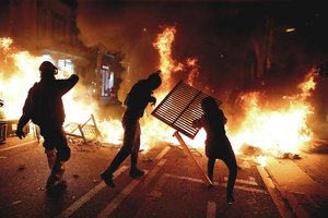 Išeities nematyti, tačiau riaušių ugnis Katalonijoje – kas dieną vis kaitresnė