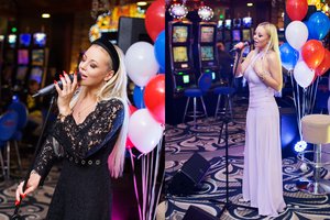 Sugijus kojoms Mia apsiavė aukštakulnius ir šoko: „Neįsivaizduojate kaip laukiau!“