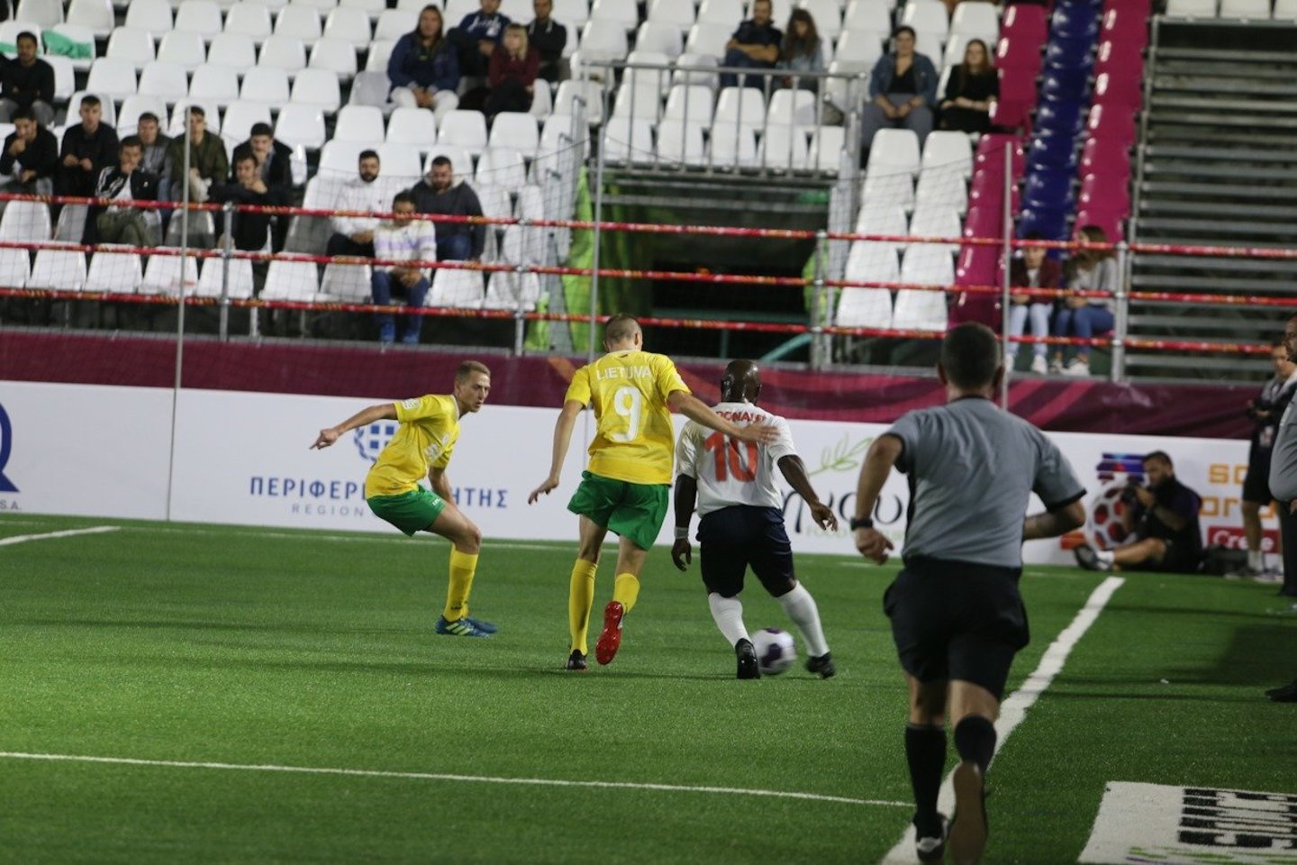 Lietuvos mažojo futbolo rinktinė pasaulio čempionato aštuntfinalyje pralaimėjo Anglijai.<br> LMFA nuotr.