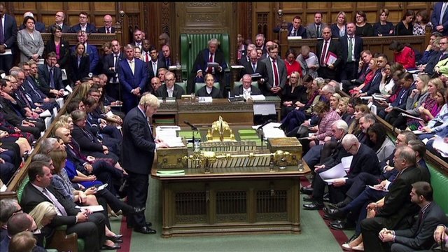 Jungtinės Karalystės parlamente – smūgis Borisui Johnsonui: sulaukė ir grasinimų