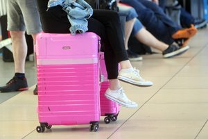 Streikuoja keturių „Lufhansa“ antrinių įmonių skrydžių palydovai