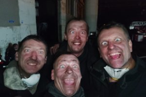 Internetą užvaldė gaisrą Alytuje gesinančių ugniagesių pokštas 