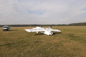 Pociūnų aerodrome sudužo lėktuvas, pilotai medikų rankose