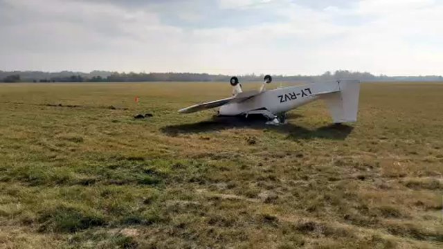 Pociūnų aerodrome sudužo lėktuvas, pilotai nuvežti į ligoninę