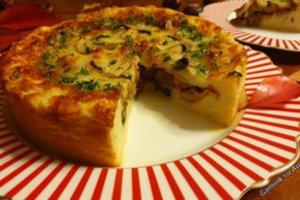 Bulvių pyragas su grybais: paruošti nesunku, o rezultatas – įspūdingas 