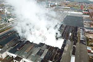 Atšaukiamas draudimas netoli gaisravietės Alytuje esančioms įmonėms nevykdyti veiklos