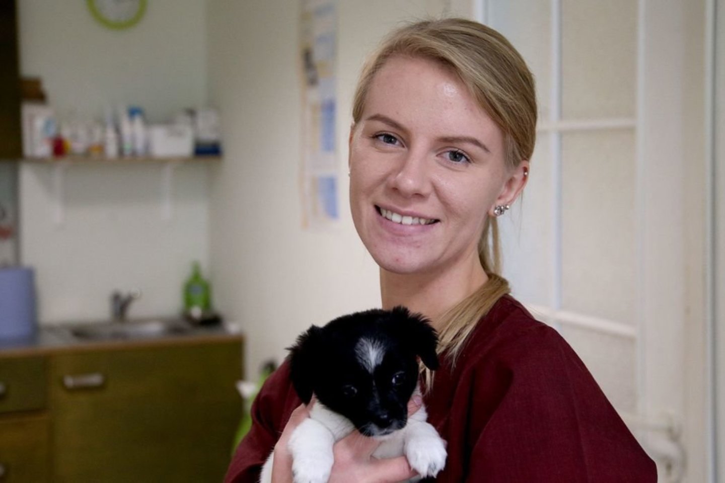 Kėdainių veterinarijos UAB „Viverus“ gydytoja veterinarė Gabrielė sakė, jog ir jų veterinarija teikia gyvūnų utilizavimo paslaugą.<br> A.Barzdžiaus nuotr.