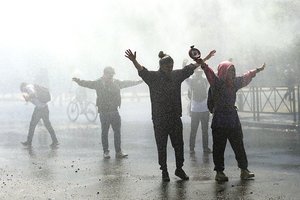 Santjago Gatvėse liejosi smurtas: jį išprovokavo išaugusios kainos ir nelygybė