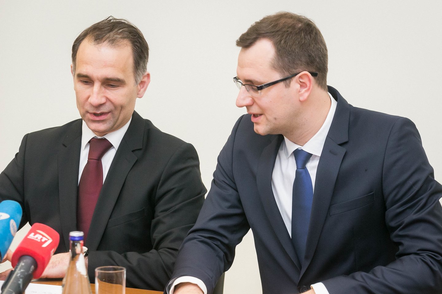 Buvęs ministras R.Masiulis (kairėje) visą laiką globojo dabartinį „Lietuvos geležinkelių“ vadovą M.Bartušką.<br>T.Bauro nuotr.