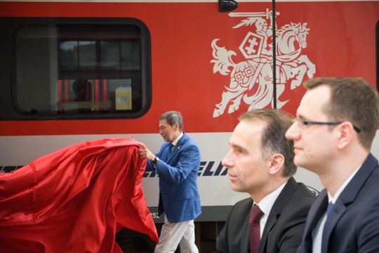 Iš „Lietuvos geležinkelių“ vadovybės lenda akis badančios tamsios paslaptys