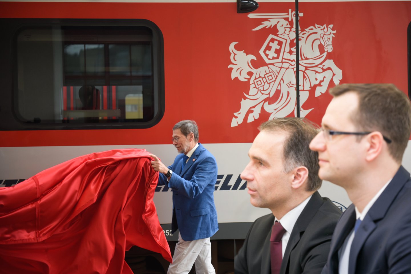 Buvusio susisiekimo ministro Roko Masiulio svajonių komanda vadinta ir jo globota nauja „Lietuvos geležinkelių“ vadovybė turi akis badančių tamsių paslapčių.<br>Lrytas.lt fotomontažas
