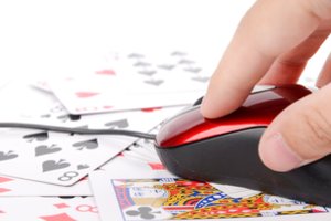 Beveik dvigubai išaugo internetinių lošimų populiarumas