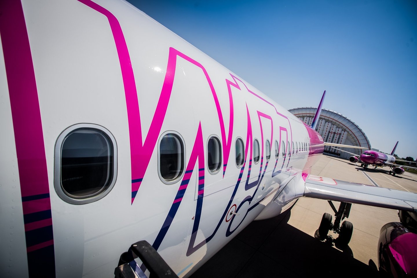 Žemų sąnaudų oro linijų bendrovė „Wizz Air“nuo 2020 m. kovo iš Zaporožės pradės vykdyti skrydžius šešiomis naujomis kryptimis.<br> Bendrovės nuotr.