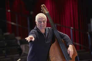 „Improdimensija“ pristato kultinį britų kontrabosininką Barry Guy