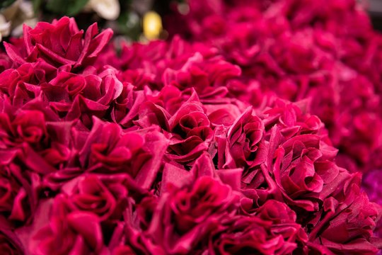 Dirbtinės gėlės lietuvių namuose – ar tai vis dar prastas skonis?