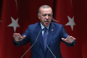 R. T. Erdoganas grasina atnaujinti puolimą Sirijoje, jei nepasitrauks kurdų pajėgos
