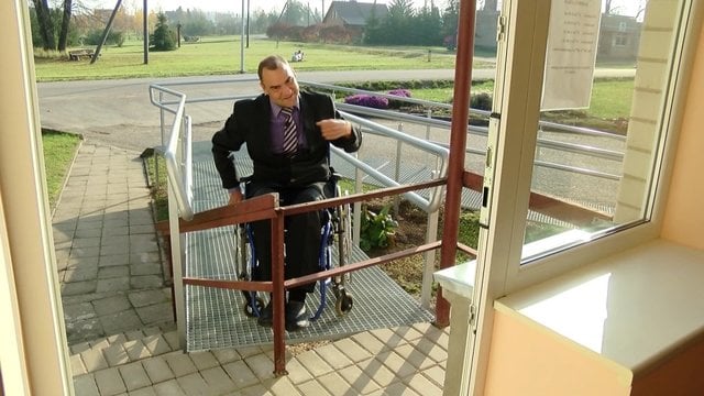 Už Europos pinigus įrengti įvažiavimai neįgaliesiems – neįveikiami