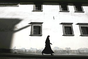 Meilės apakinta vienuolė pavogė didžiulę sumą
