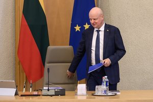 Vyriausybė pritarė L. Pernavo atleidimui: aiškėja galimas įpėdinis