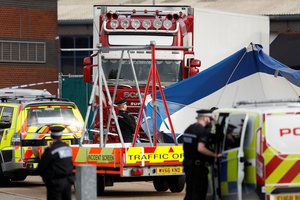 Kraupi tragedija: sunkvežimio konteineryje rasti 39 žmonių kūnai