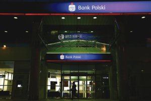 Lenkijoje įkliuvo apsukrus banko plėšikas, 11 metų maustęs teisėsaugą