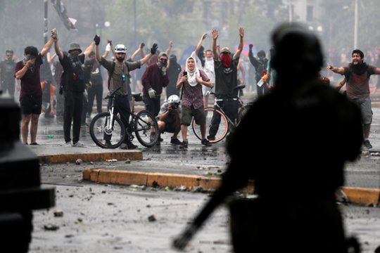Nepaisant reformų, Čilėje – šimtatūkstantiniai protestai