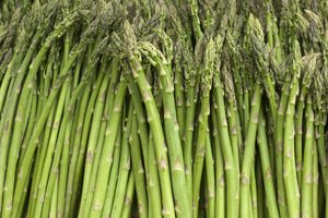 Šparagai arba smidrai – duoda naudos, bet reikalauja kantrybės