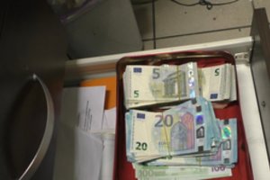 Atskleidė parduotuvės savininko manipuliacijas: nesumokėtų mokesčių suma siekia ketvirtį milijono