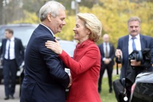 EK vadovė: jei „Brexit“ bus atidėtas, Londonui teks paskirti eurokomisarą