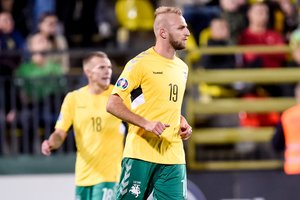 Lietuvos rinktinė FIFA reitinge toliau ritasi žemyn