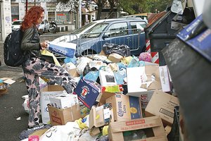 Chaosas Italijoje – dėl šiukšlių streiko paralyžiuotas visas miestas