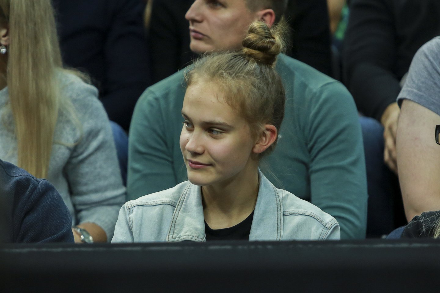  Dvikovą „Žalgirio“ arenoje stebėjo ir kylanti Lietuvos krepšinio žvaigždė Justė Jocytė.<br> G.Bitvinsko nuotr.