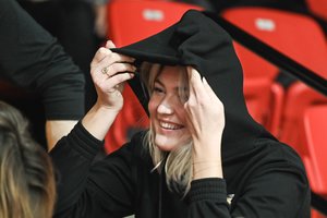 Aušrinė Sabonytė savo mylimąjį „Šiaulių“ krepšininką palaikė ir per rungtynes Vilniuje