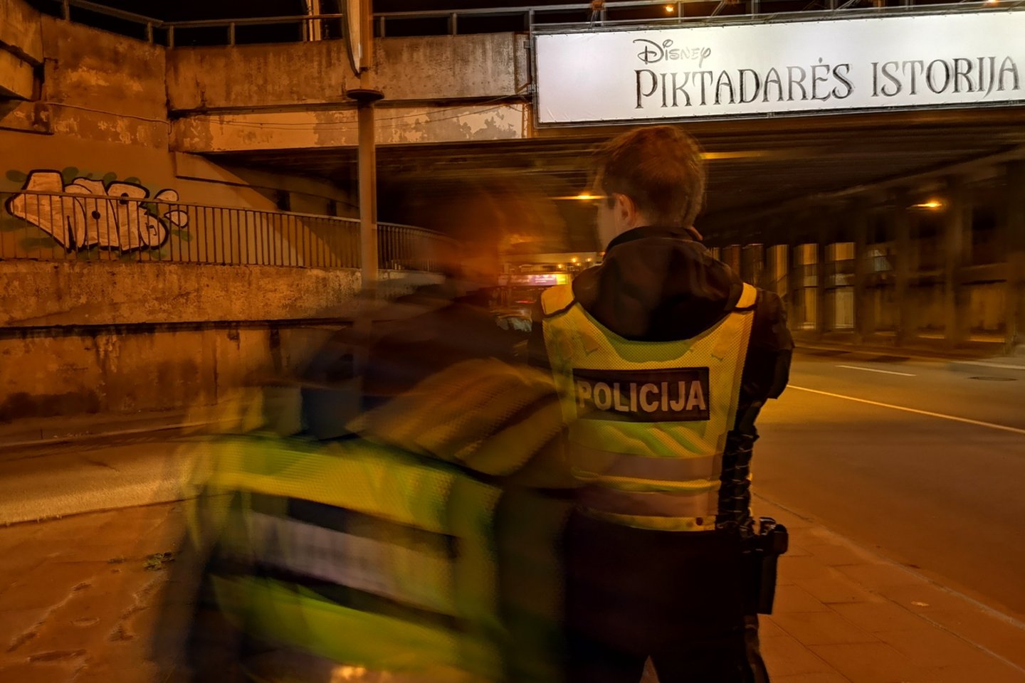  Vilniaus kelių policijos pareigūnai vos spėjo fiksuoti greitį viršijančius vairuotojus.<br> A.Vaitkevičiaus nuotr.